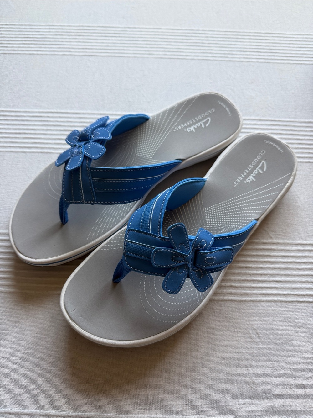 Clarks Blue Floral Thong Sandals for Women - Casual Slide
